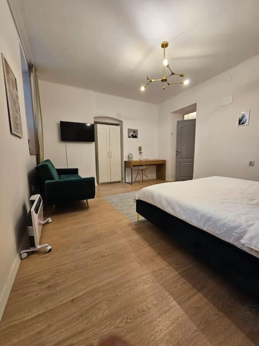 Heart Of City Center 4Br 2Bath 10 Pers 布加勒斯特 外观 照片